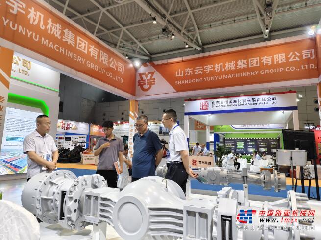 展示硬實力 云宇車橋盛裝亮相2024濟南國際工程機械暨裝備制造業(yè)產(chǎn)業(yè)鏈博覽會
